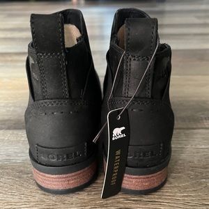 Women’s SOREL Emelie Chelsea bootie, 7.5, NWT in box.